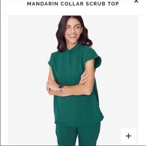 Hunter green Figs top only worn once to try on!